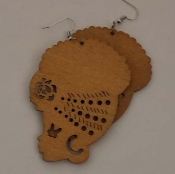 Pierce dropped earrings, ethinic imagery on each 2 1/4" in diameter - Picture 9 of 12